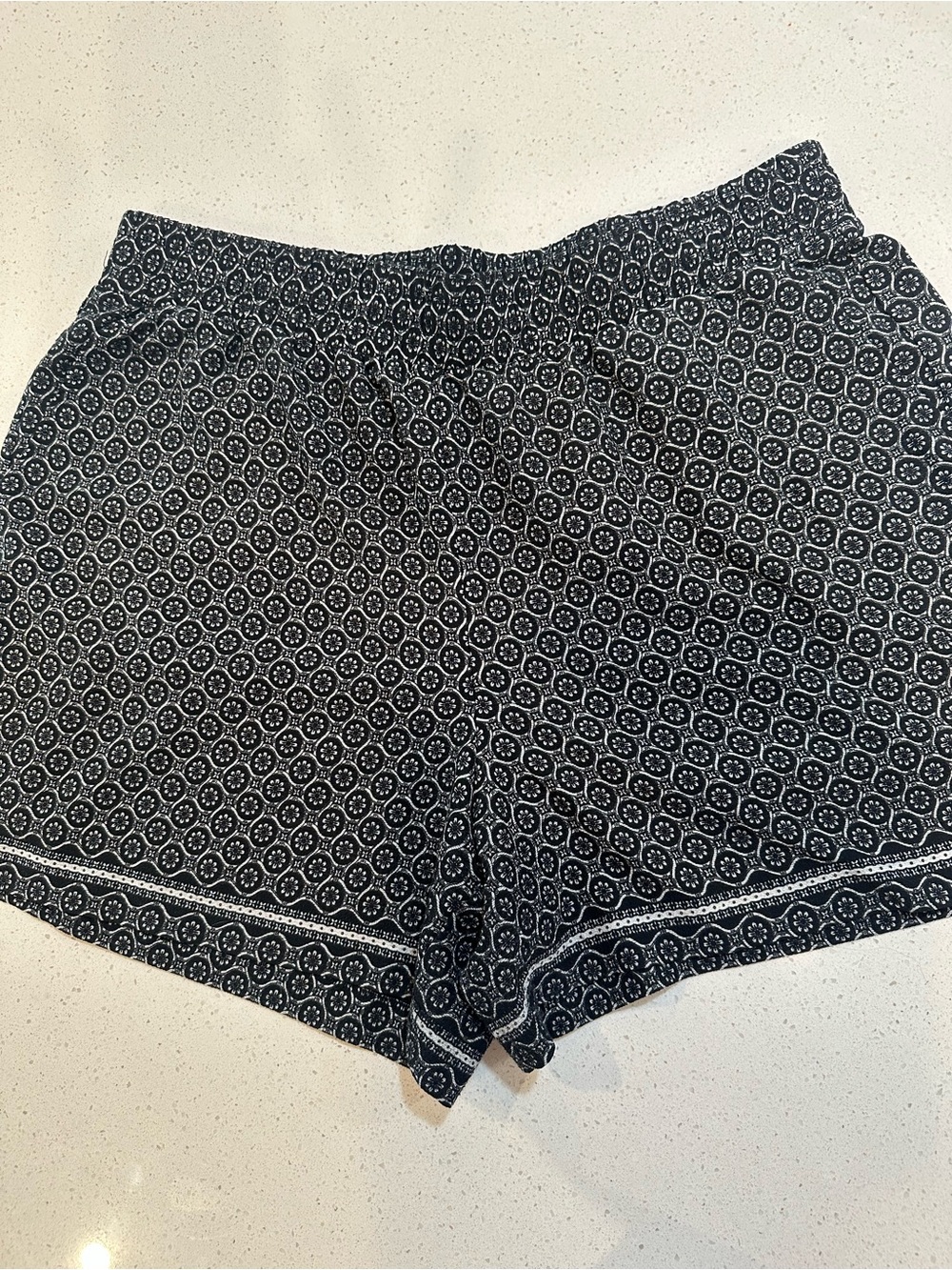 Max Studio Black & White Geo-Print Shorts - Picture 3 of 5